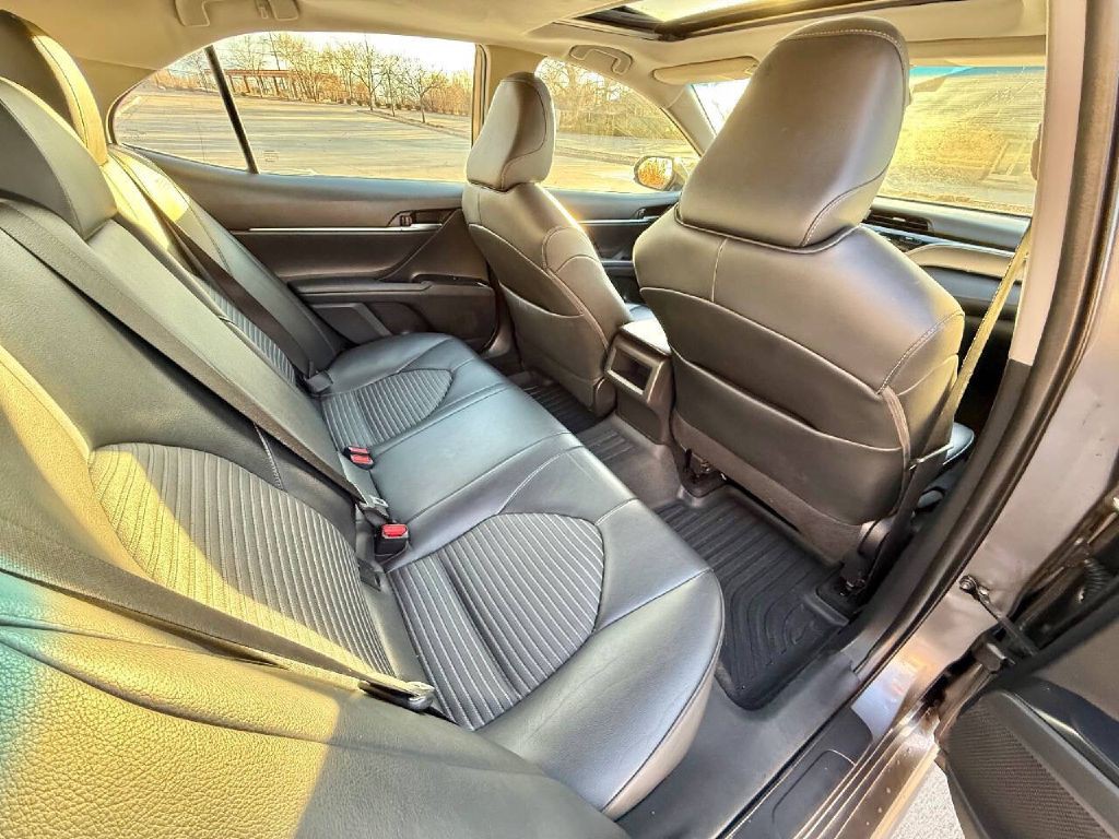 2018 Toyota Camry Image 12