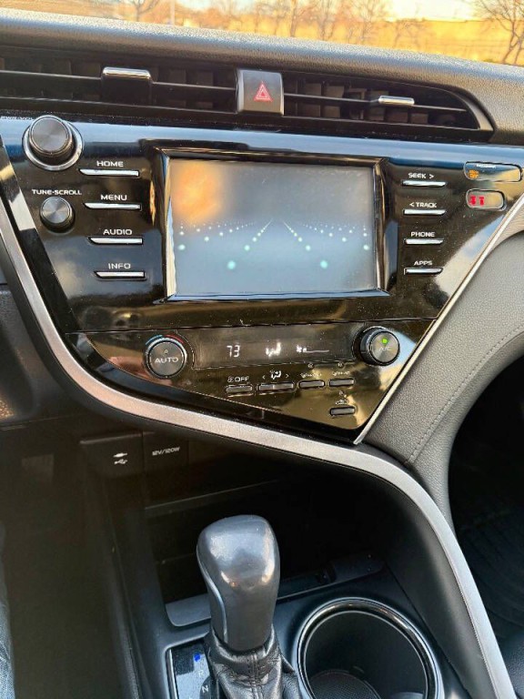 2018 Toyota Camry Image 20