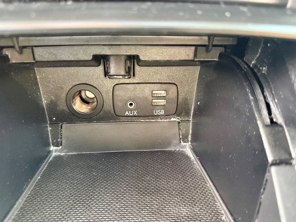 2015 Subaru Legacy Image 24