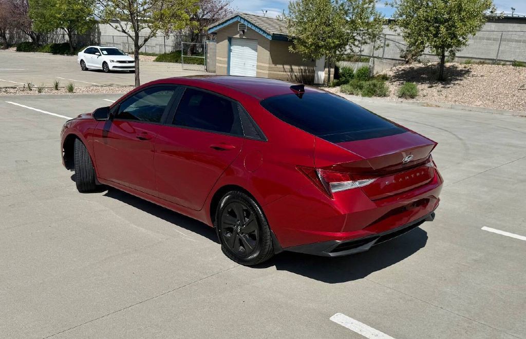 2023 Hyundai Elantra Image 3