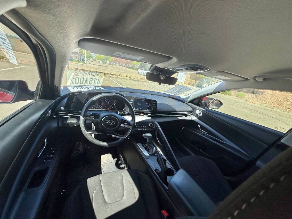 2023 Hyundai Elantra Image 11