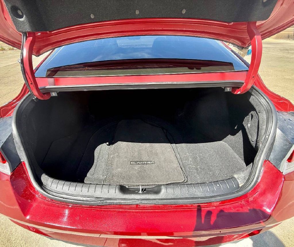 2023 Hyundai Elantra Image 12
