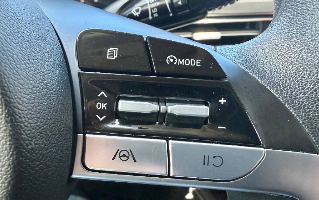 2023 Hyundai Elantra Image 18