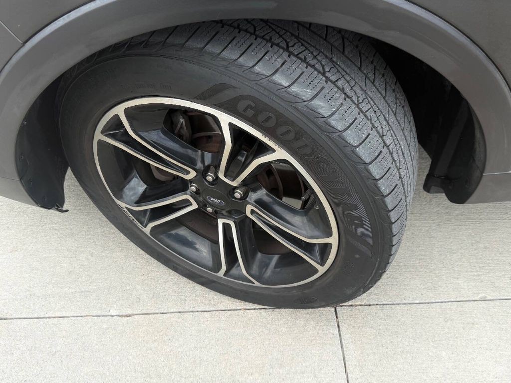 2015 Ford Explorer Image 9