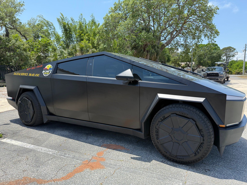 2024 Tesla Cybertruck Image 3