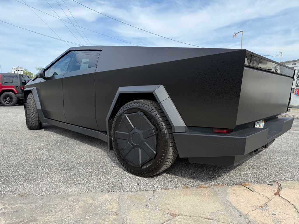 2024 Tesla Cybertruck Image 4
