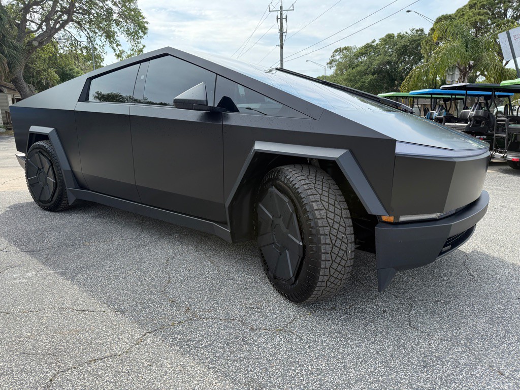 2024 Tesla Cybertruck Image 7