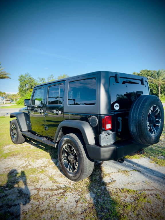 2011 Jeep Wrangler Unlimited Image 2