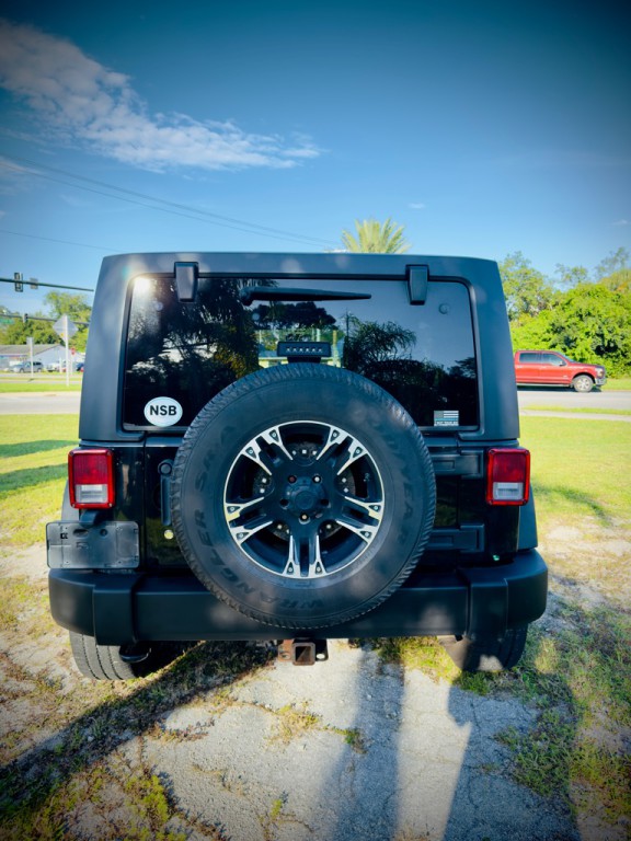 2011 Jeep Wrangler Unlimited Image 3
