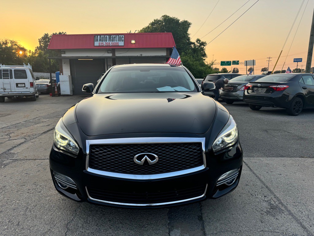 2015 INFINITI Q70 Image 2