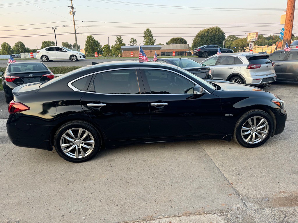 2015 INFINITI Q70 Image 4