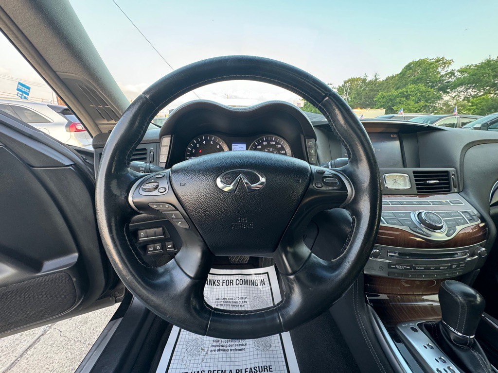 2015 INFINITI Q70 Image 12