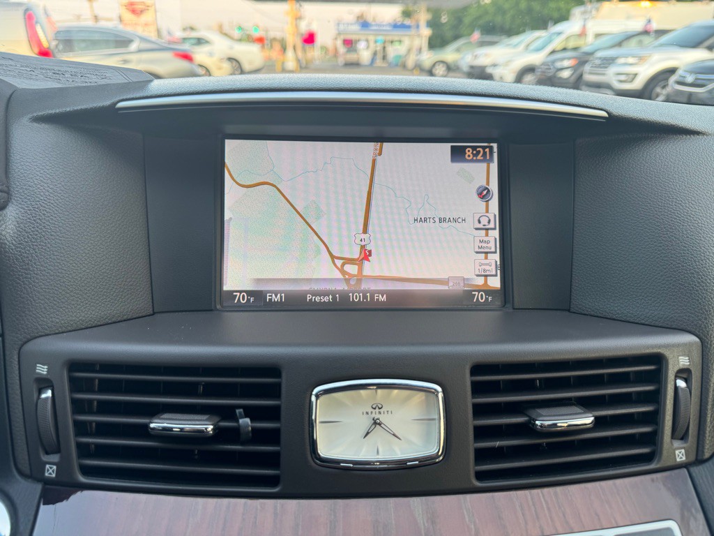 2015 INFINITI Q70 Image 16