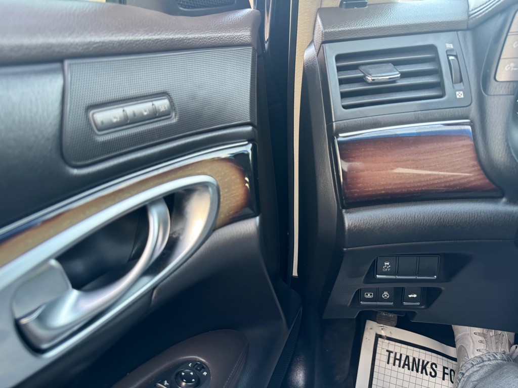 2015 INFINITI Q70 Image 18