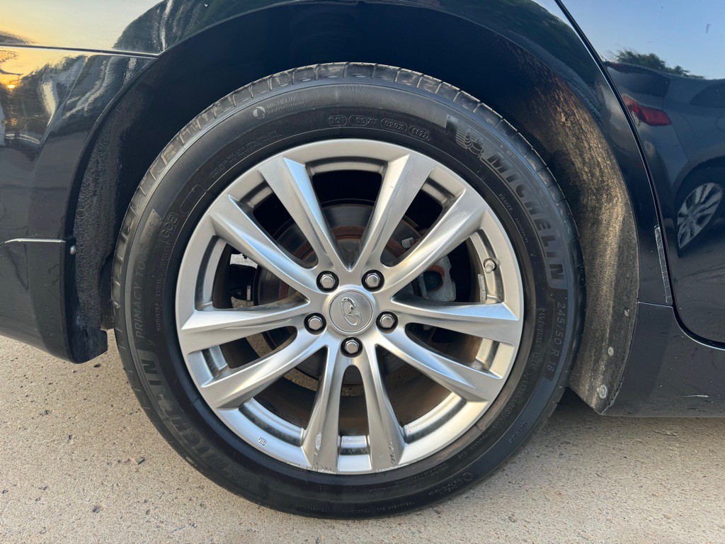 2015 INFINITI Q70 Image 19
