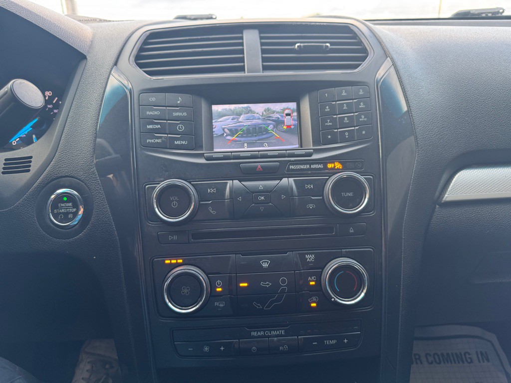 2016 Ford Explorer Image 16