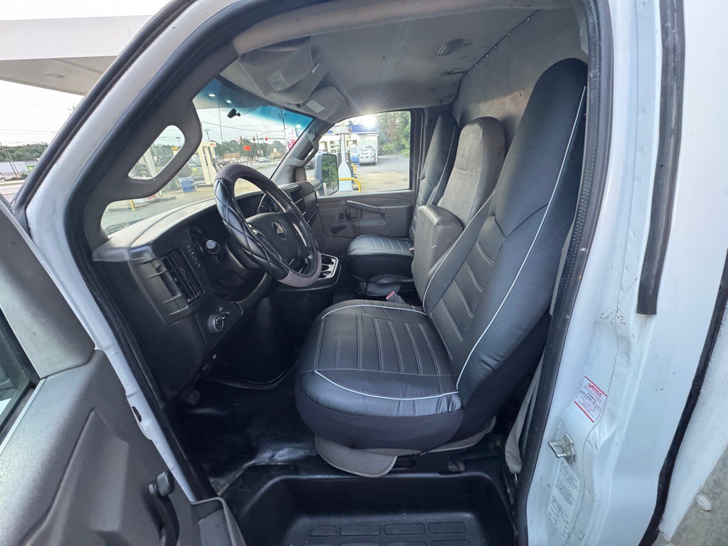 2016 Chevrolet Express Image 10