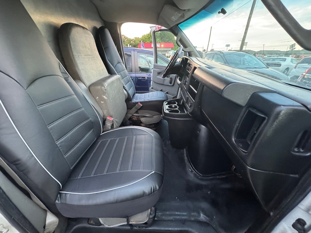 2016 Chevrolet Express Image 11