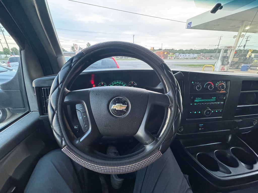2016 Chevrolet Express Image 12