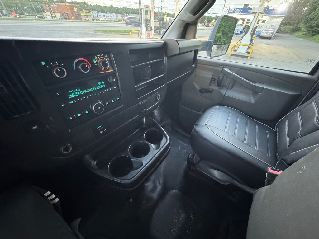 2016 Chevrolet Express Image 14