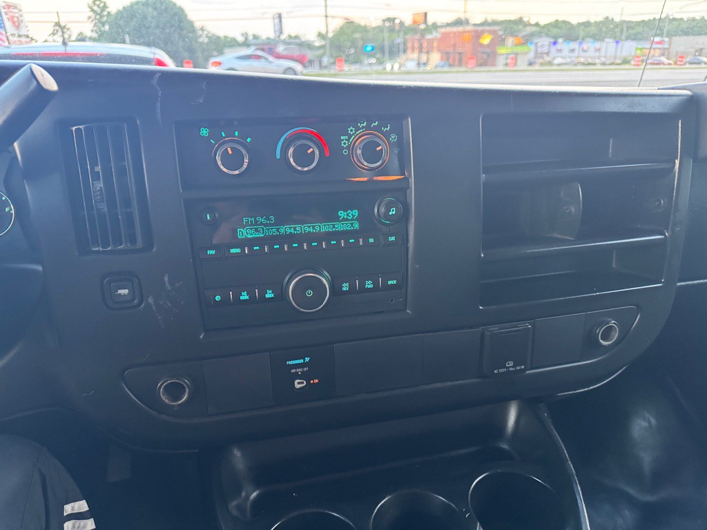 2016 Chevrolet Express Image 15