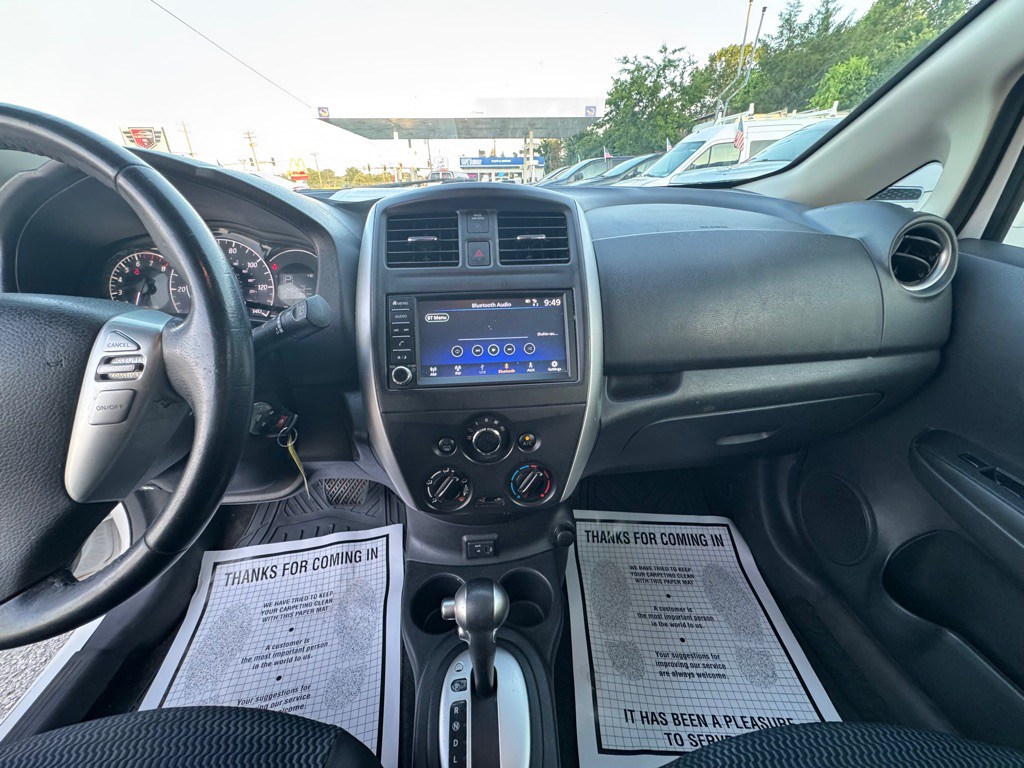 2019 Nissan Versa Image 15