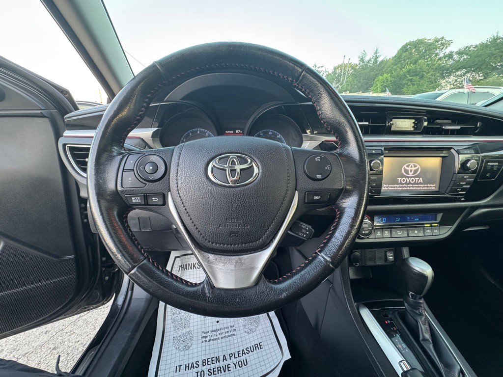 2016 Toyota Corolla Image 12