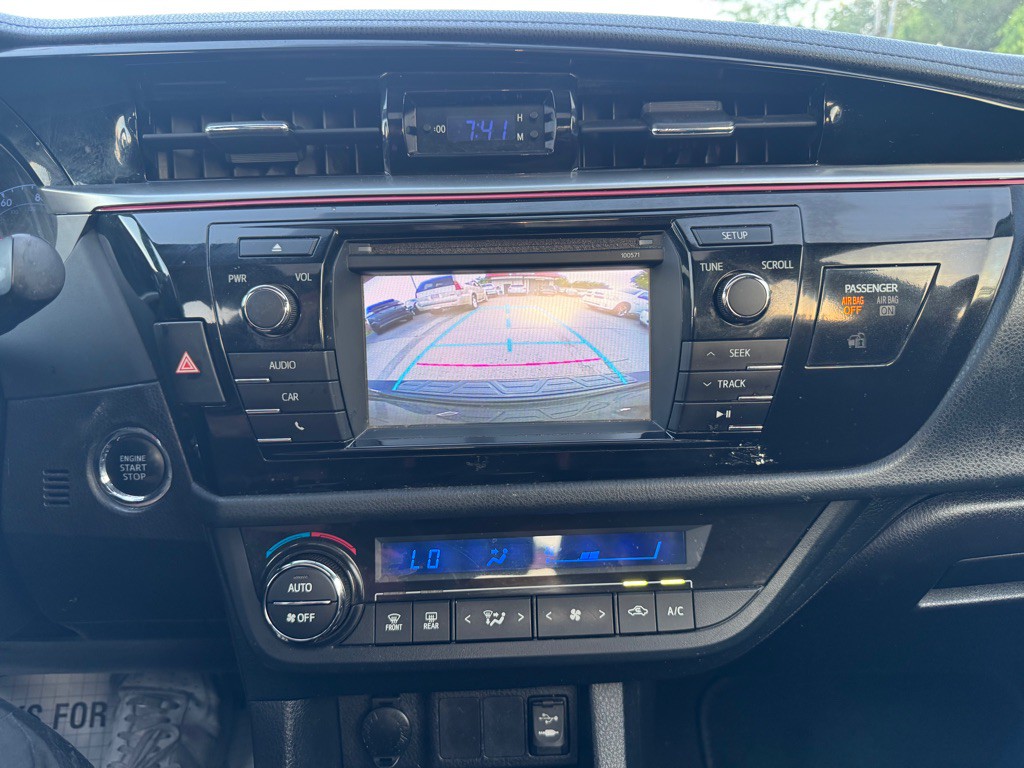 2016 Toyota Corolla Image 15