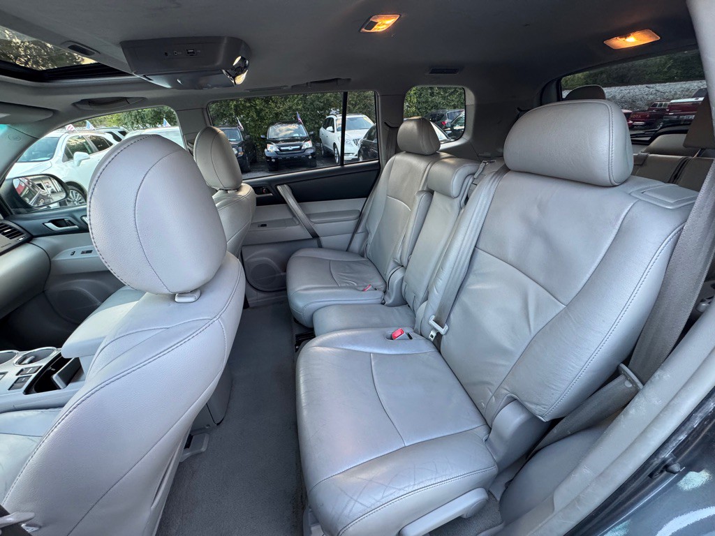 2010 Toyota Highlander Image 11