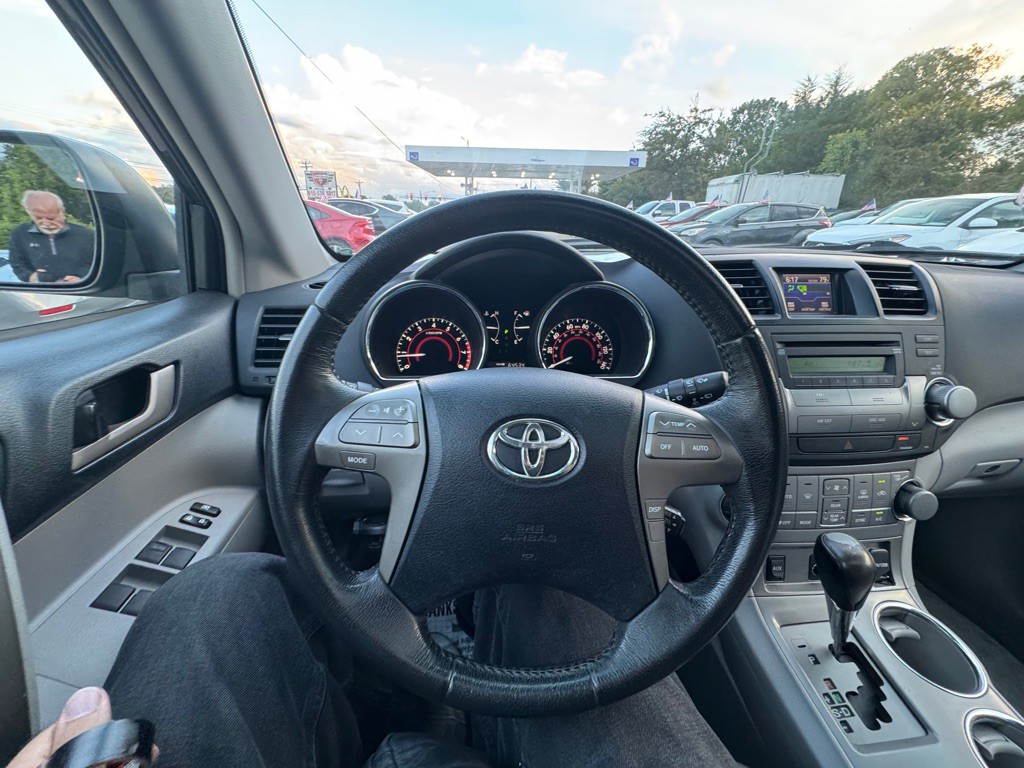 2010 Toyota Highlander Image 14