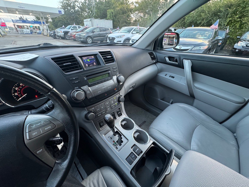 2010 Toyota Highlander Image 16