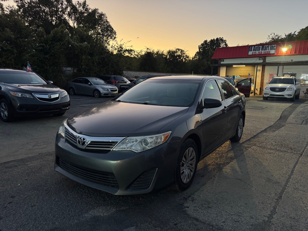 2013 Toyota Camry Image 1