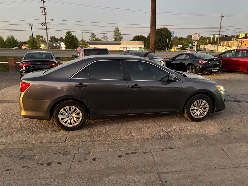 2013 Toyota Camry Image 4
