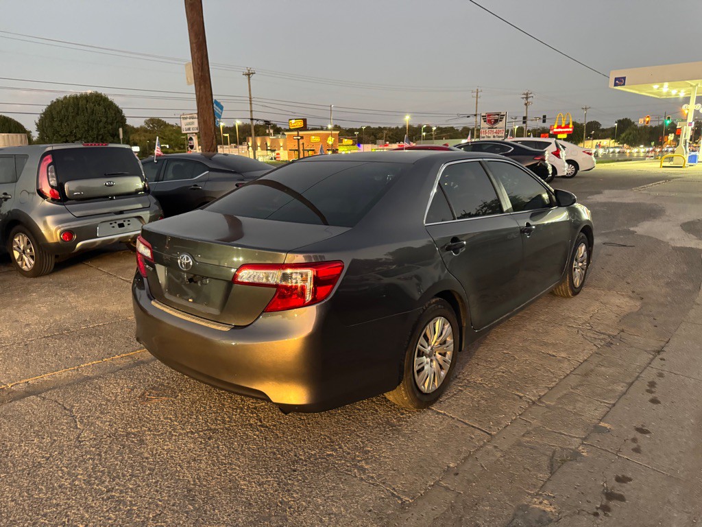 2013 Toyota Camry Image 5