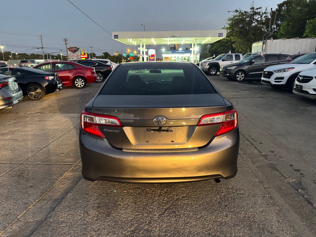 2013 Toyota Camry Image 6