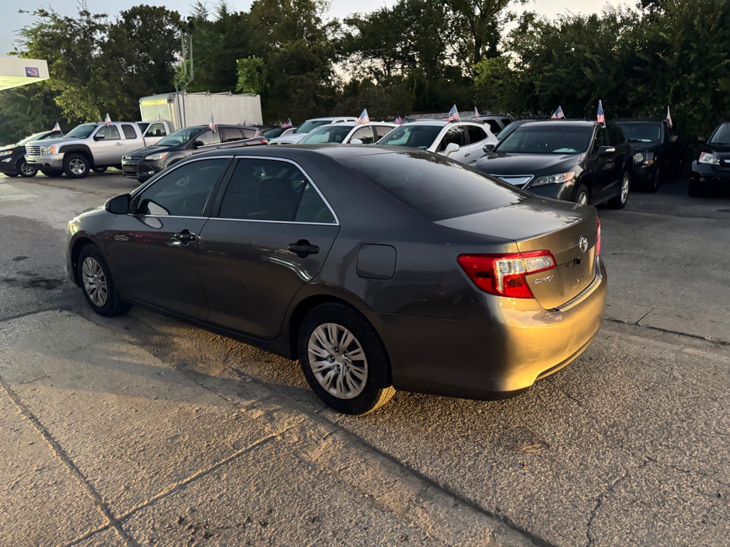 2013 Toyota Camry Image 7