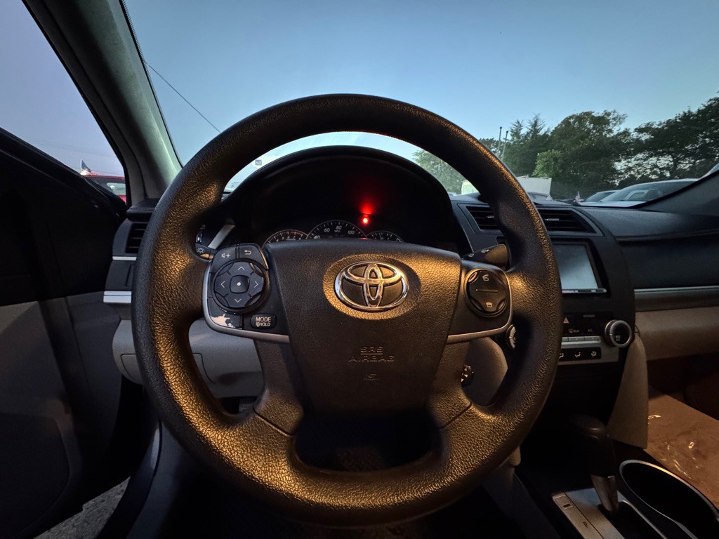 2013 Toyota Camry Image 8
