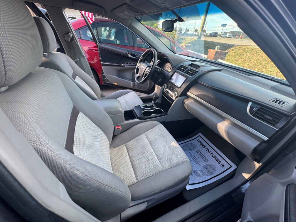 2013 Toyota Camry Image 18
