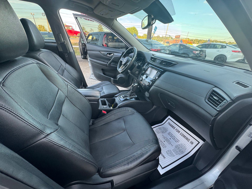 2017 Nissan Rogue Image 10