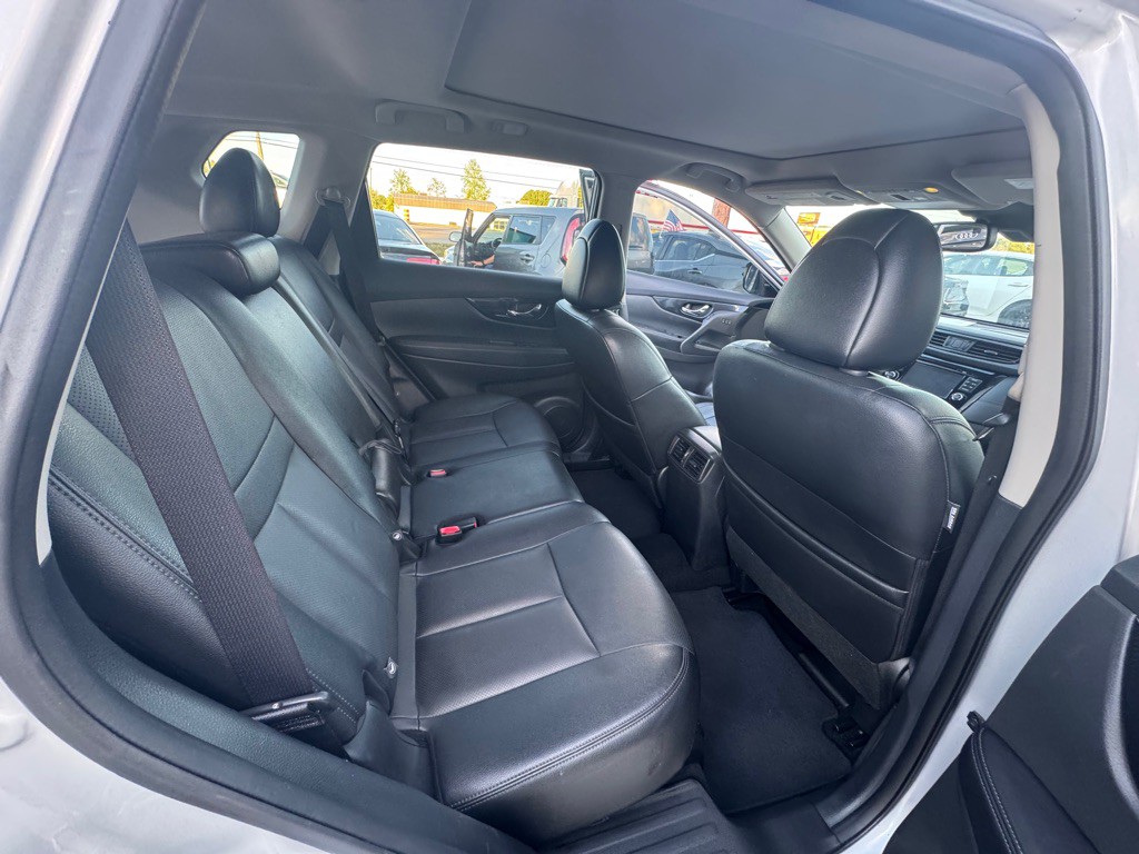 2017 Nissan Rogue Image 12