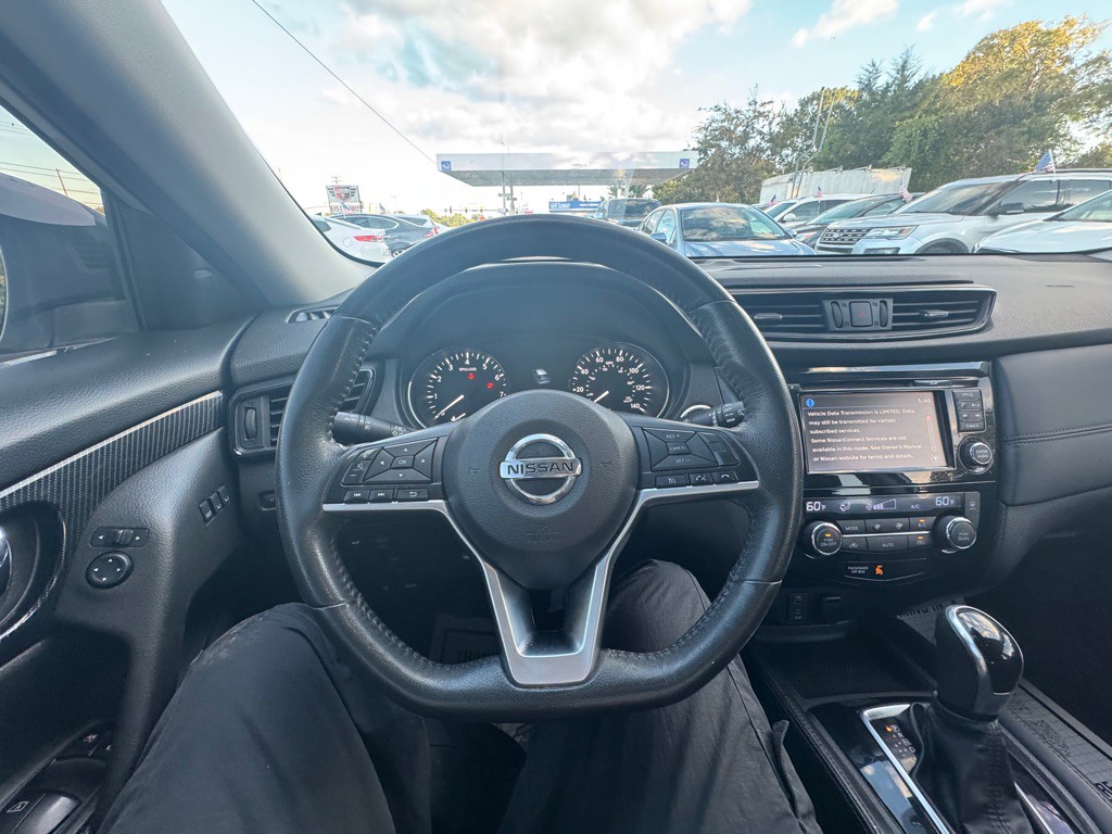 2017 Nissan Rogue Image 13