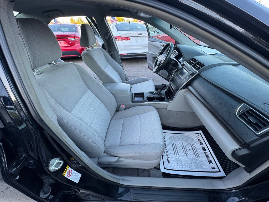 2015 Toyota Camry Image 9
