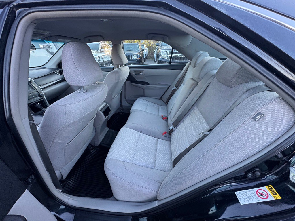 2015 Toyota Camry Image 10