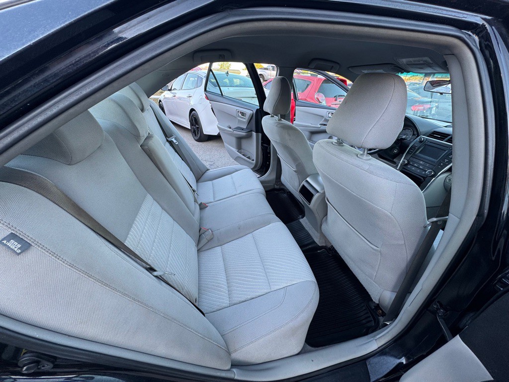 2015 Toyota Camry Image 11