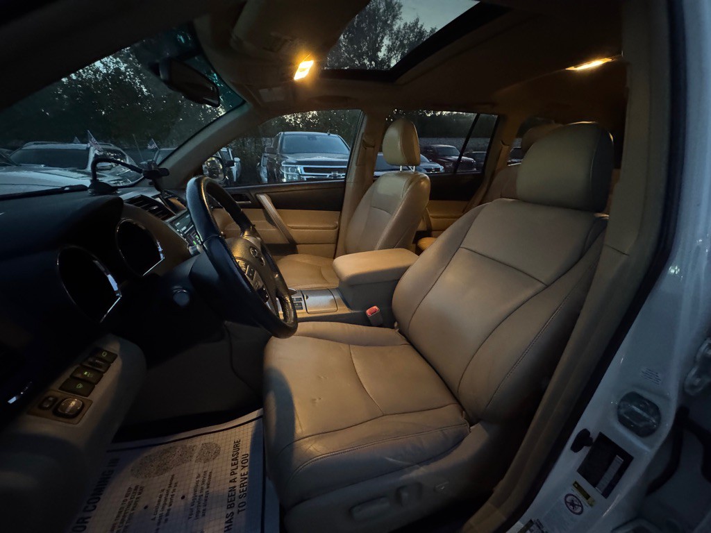 2012 Toyota Highlander Image 8