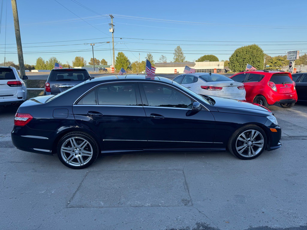 2010 Mercedes-Benz E-Class Image 4