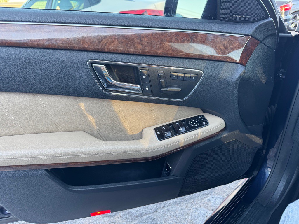 2010 Mercedes-Benz E-Class Image 17