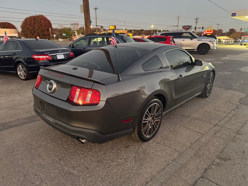 2010 Ford Mustang Image 6