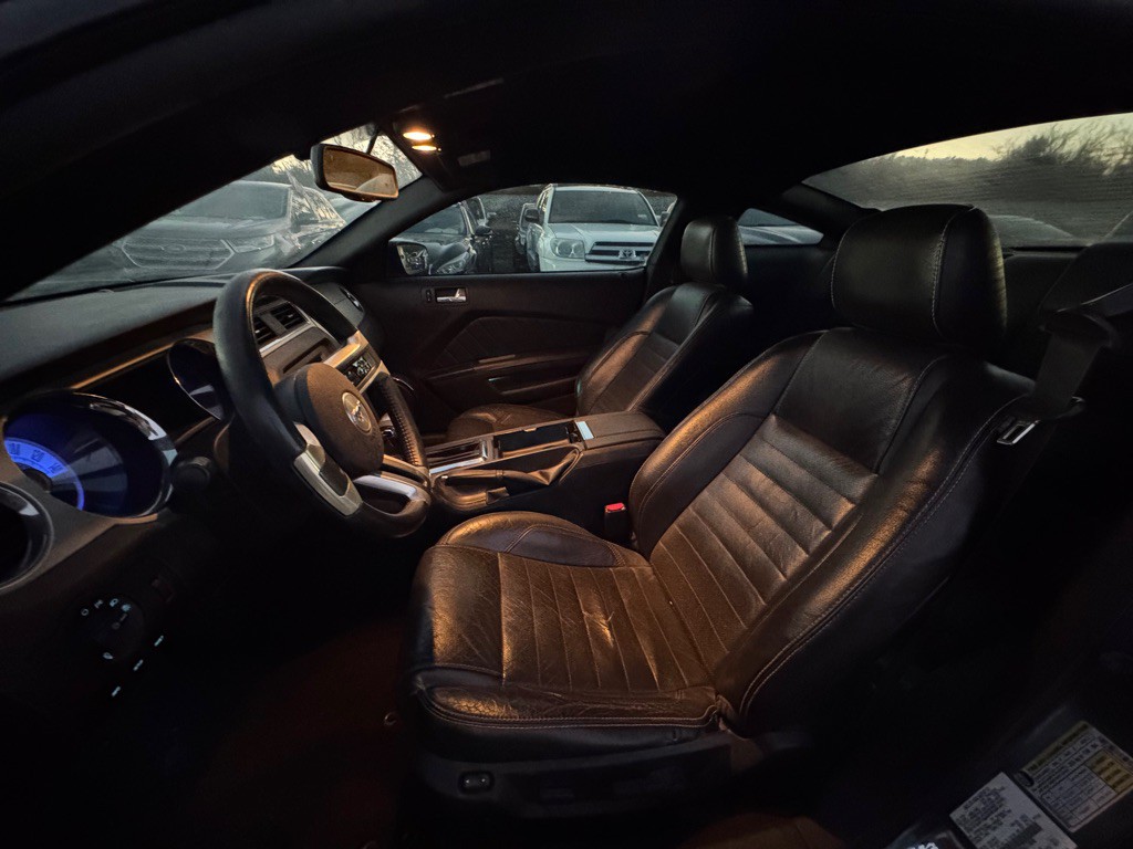 2010 Ford Mustang Image 9