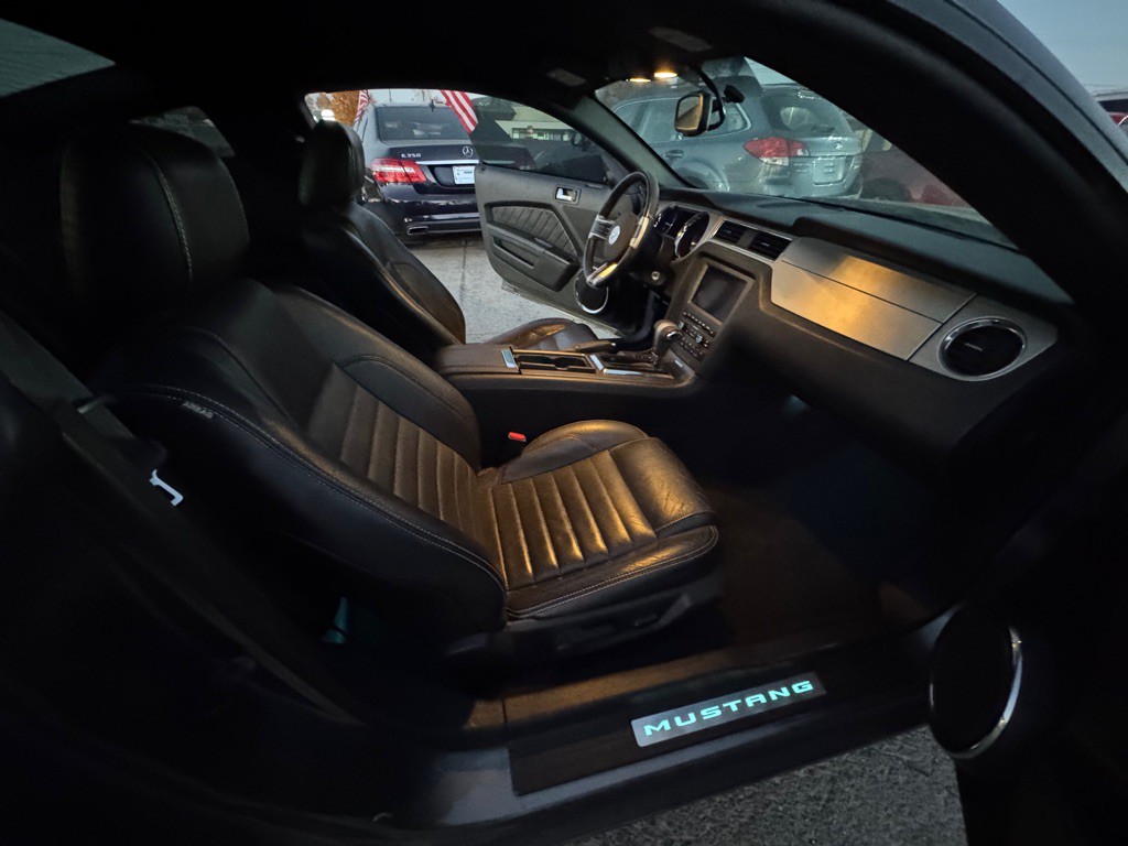 2010 Ford Mustang Image 10